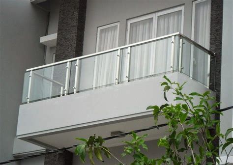 62+ Elegansi Yang Melayang: Pagar Balkon Dengan Railing Transparan